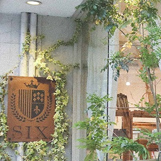 季節や雰囲気に合わせたインテリアはオシャレなカフェのようにくつろげます。
