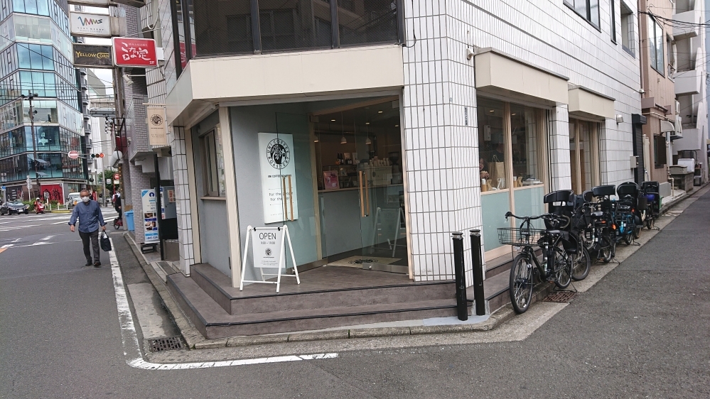 しばらく進むと「七輪焼肉安安」という店が見えてきます。